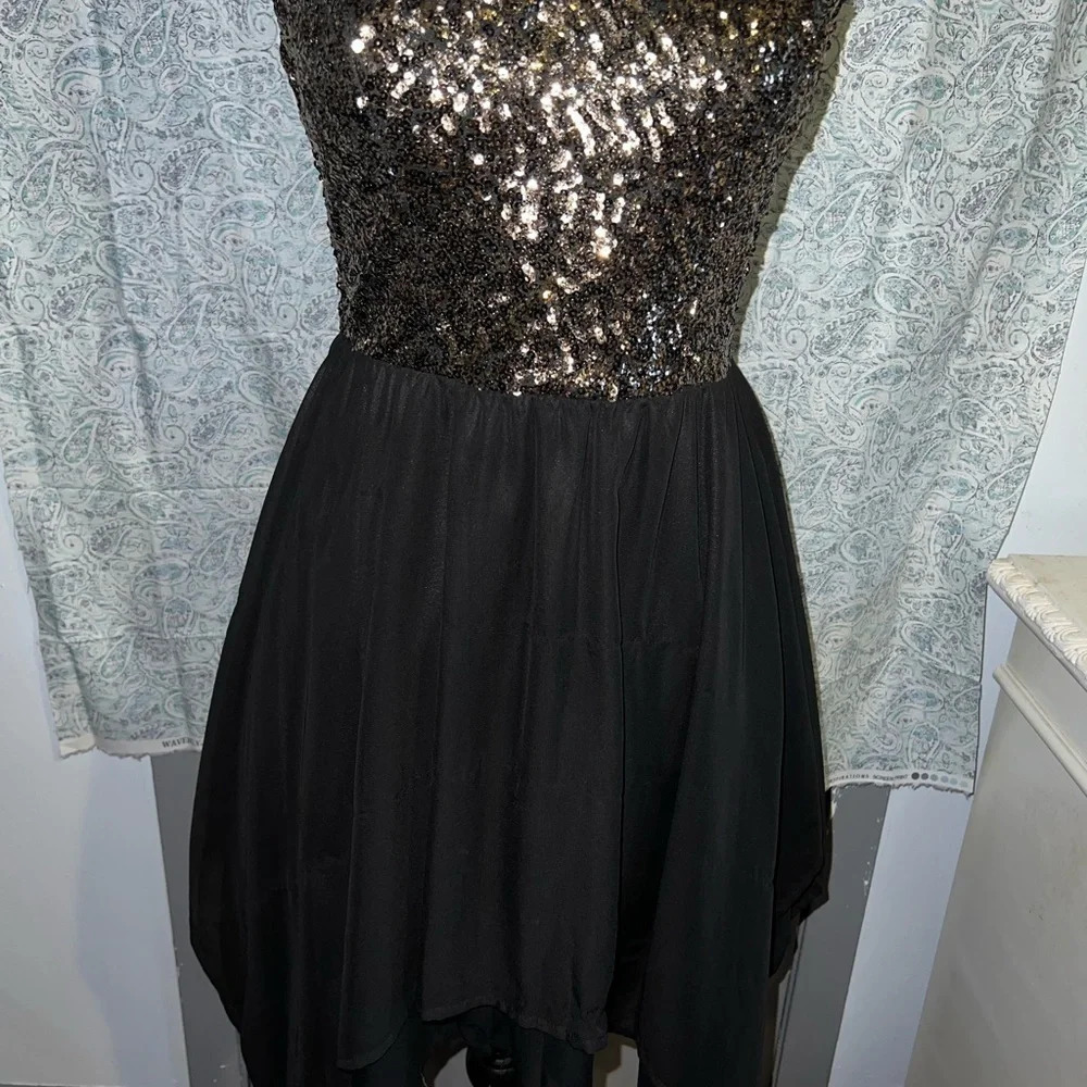 GOLD and black prom dress - Picture 3 of 10